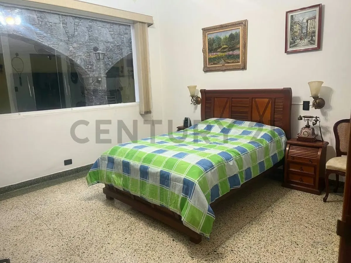 Casa 660 m² en Las Palmas · 3 niveles, anexo independiente y vista al Ávila - 35
