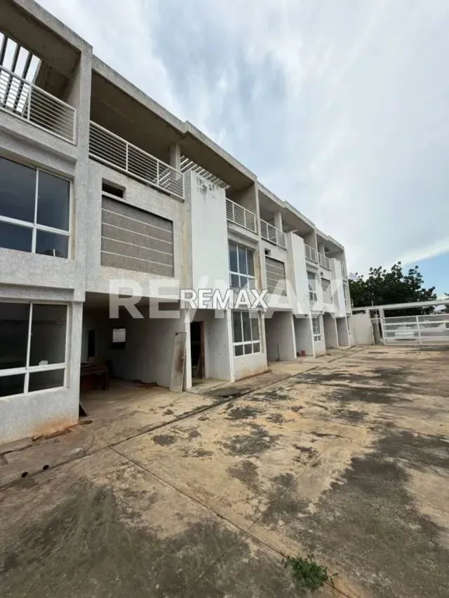 Venta de Townhouse , Villa Marcela , urbanización irama