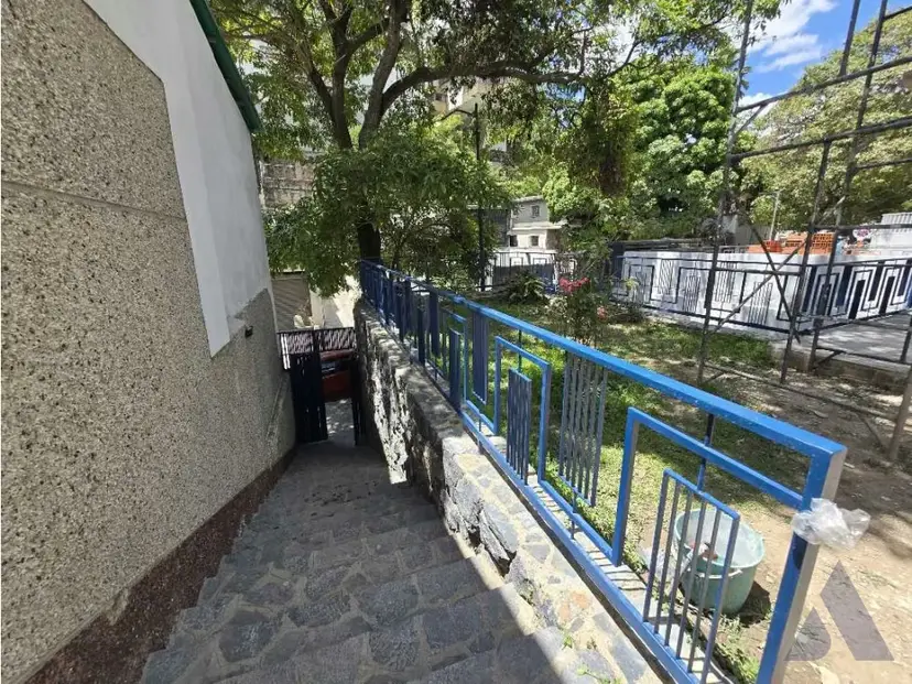 Alquilo casa sin muebles para res. o empresa 420m2 Bello Monte 0470