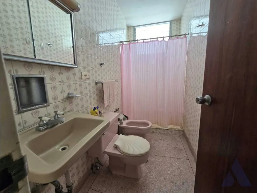 Alquilo casa sin muebles para res. o empresa 420m2 Bello Monte 0470 - 11