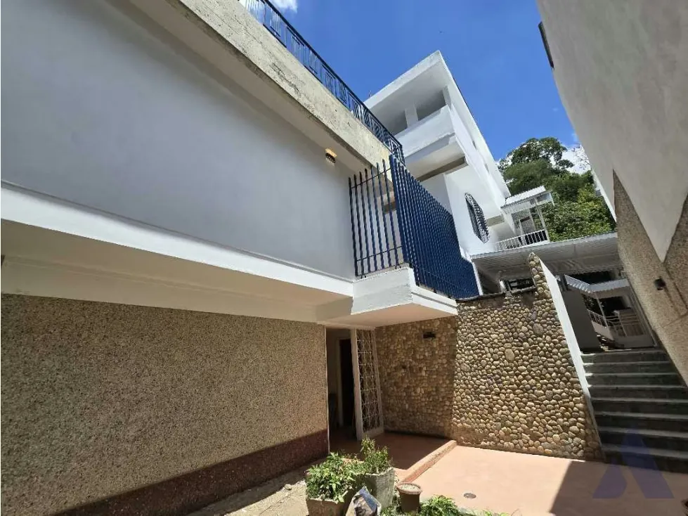 Alquilo casa sin muebles para res. o empresa 420m2 Bello Monte 0470 - 24