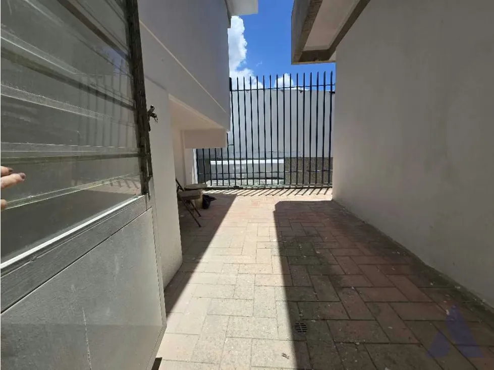 Alquilo casa sin muebles para res. o empresa 420m2 Bello Monte 0470 - 9