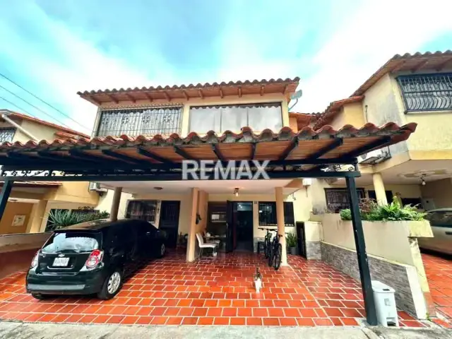 Casa Urb. Privada Los Alpes Av. Demócrata