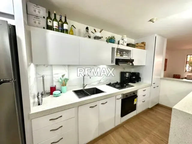 Casa Urb. Privada Los Alpes Av. Demócrata - 12