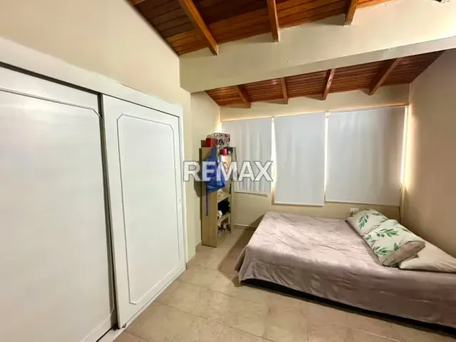 Casa Urb. Privada Los Alpes Av. Demócrata - 13