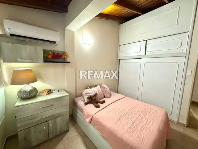 Casa Urb. Privada Los Alpes Av. Demócrata - 14