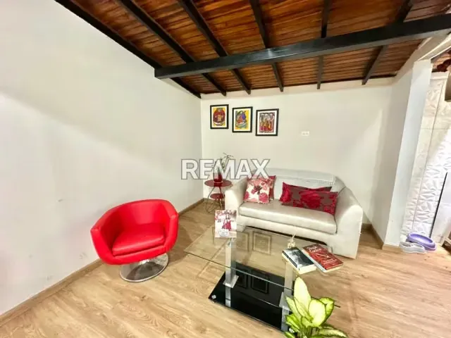 Casa Urb. Privada Los Alpes Av. Demócrata - 3