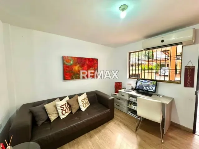 Casa Urb. Privada Los Alpes Av. Demócrata - 4