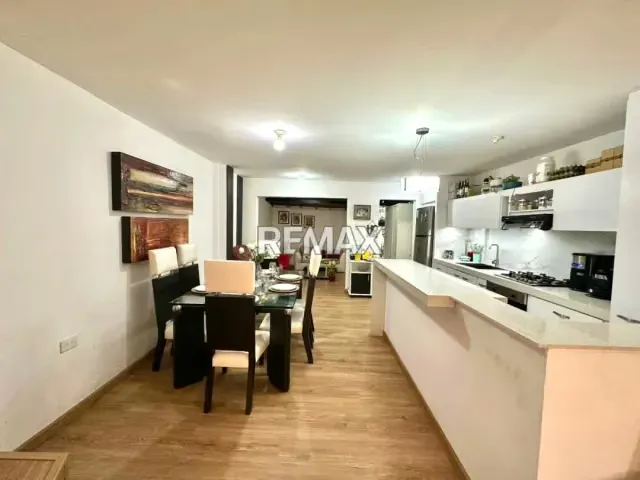 Casa Urb. Privada Los Alpes Av. Demócrata - 5