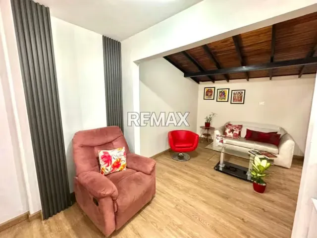 Casa Urb. Privada Los Alpes Av. Demócrata - 9