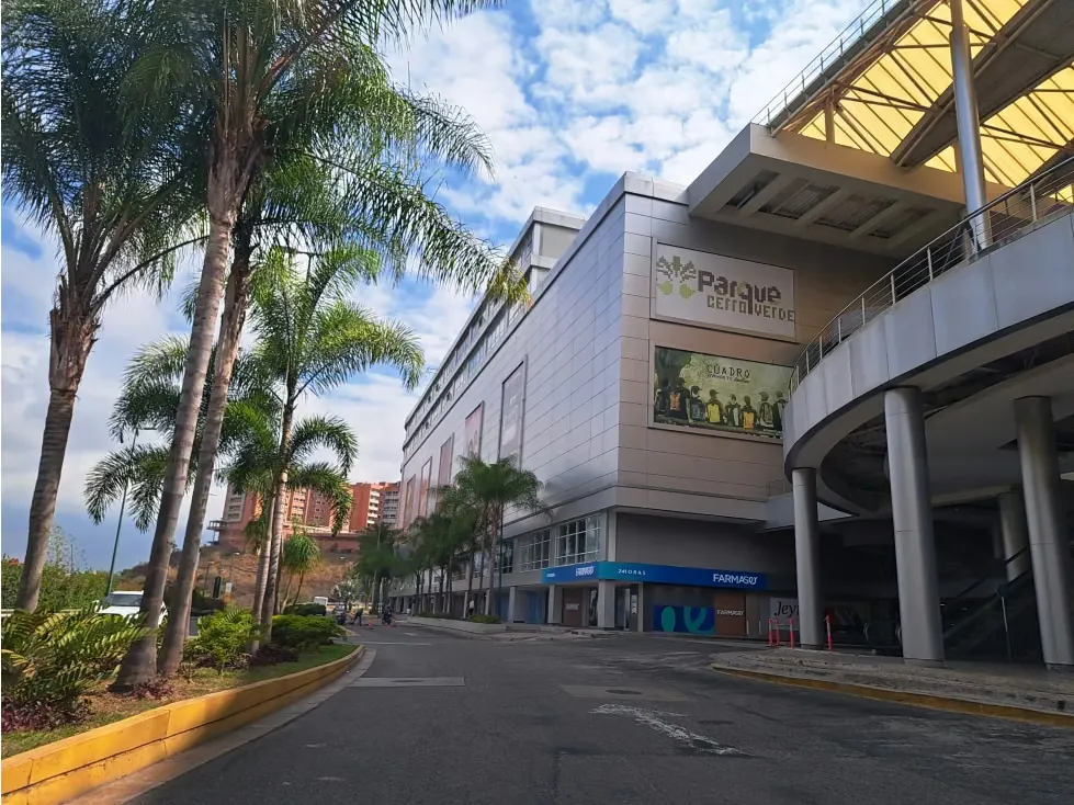 Vendo local comercial 147m2 CC Parque Cerro Verde 0356