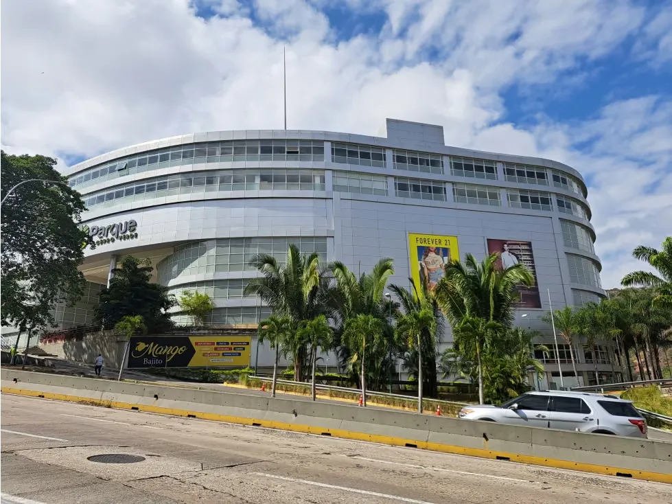 Vendo local comercial 147m2 CC Parque Cerro Verde 0356 - 2