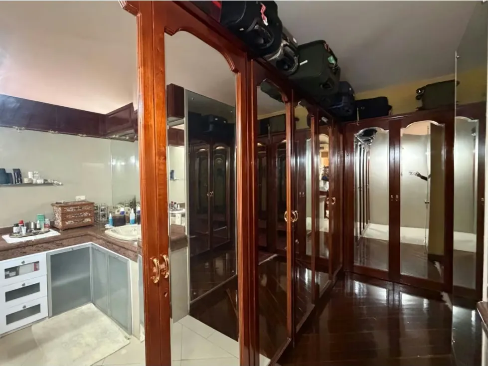 Vendo casa 993m2 Urb.Cerro Verde 2521 - 32