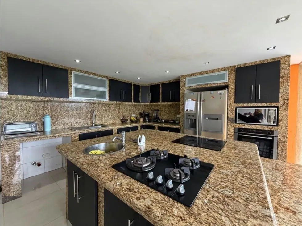 Vendo casa 993m2 Urb.Cerro Verde 2521 - 53
