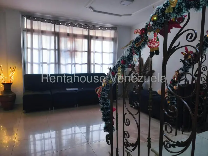 Townhouse (Multiples Niveles) en Venta en Avenida Milagro Norte, Zulia - 2
