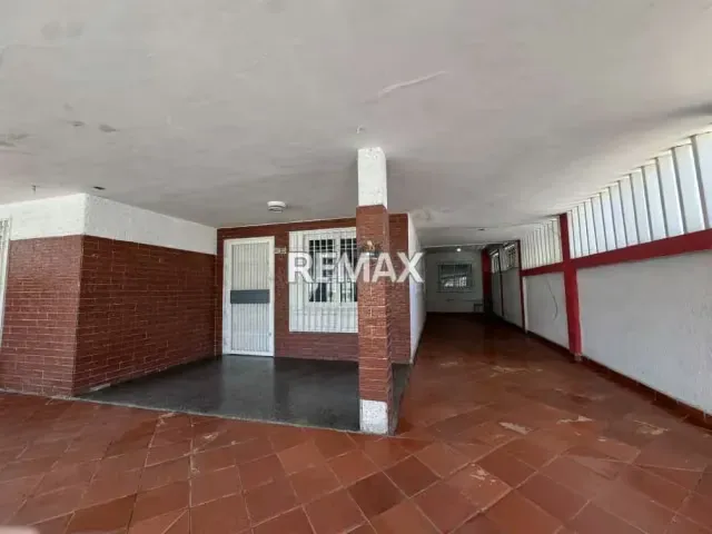 Venta de Terreno y Casa Sector José Antonio Páez - 3
