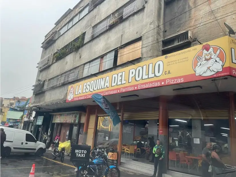 Vendo fondo de comercio Rest de Pollo/Brasa 340m2 Puente Hierro 7408