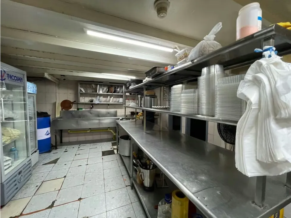 Vendo fondo de comercio Rest de Pollo/Brasa 340m2 Puente Hierro 7408 - 24