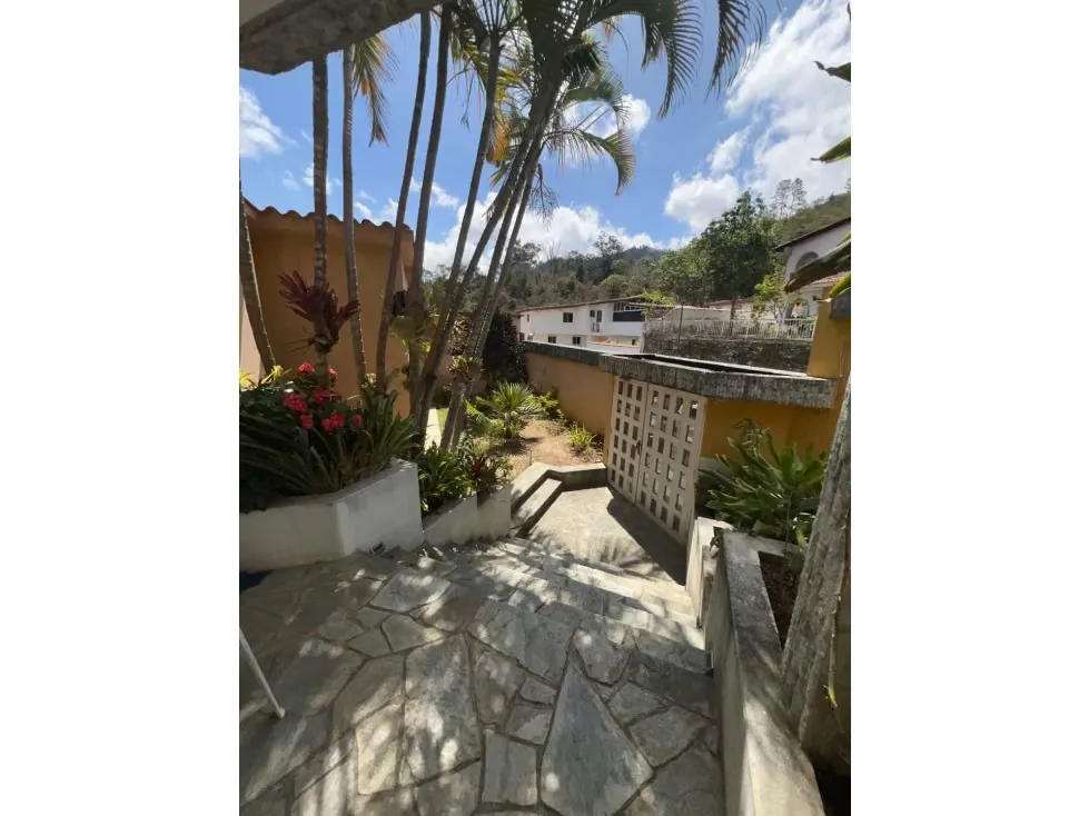 SE VENDE CASA EN LA TRINIDAD COLINAS DE SOROCAIMA