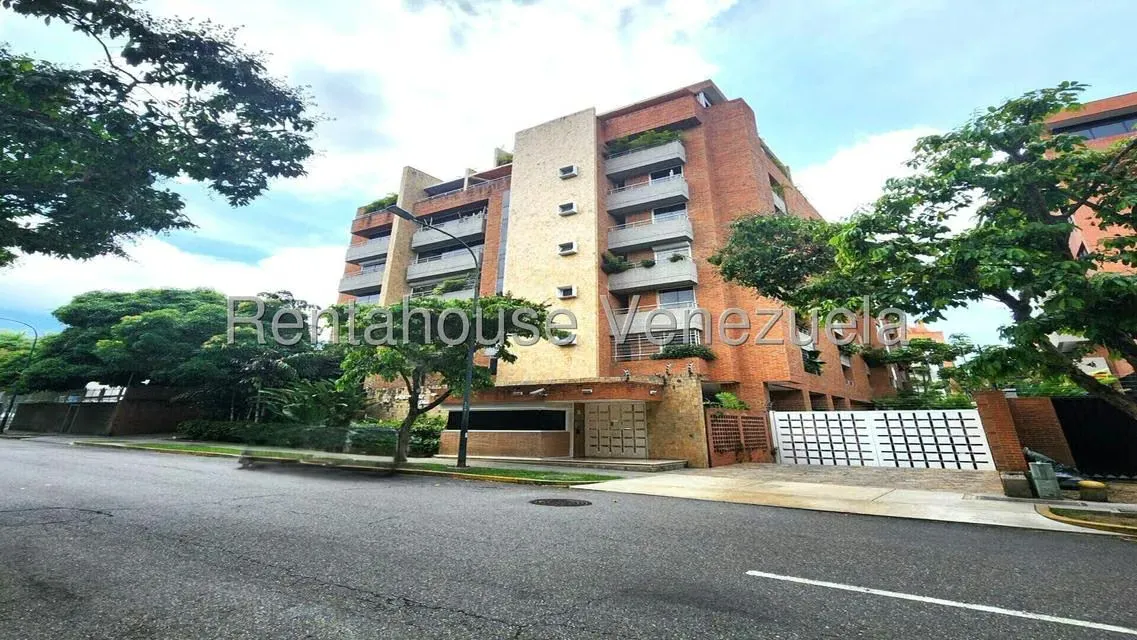Apartamento (1 Nivel) en Alquiler en Campo Alegre, Distrito Metropolitano