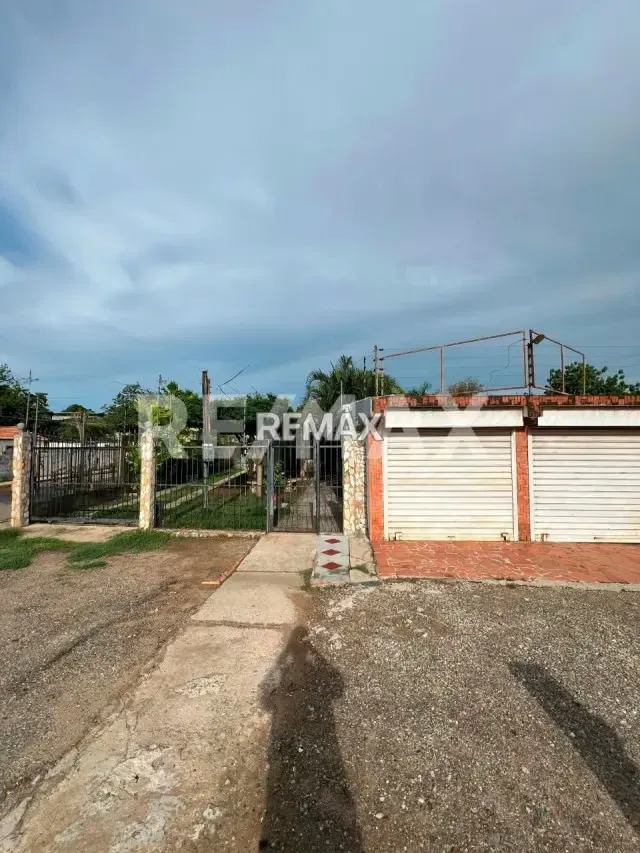 Casa Comercial en Urbanización Los Olivos. En Venta