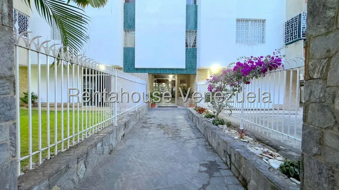 Apartamento (1 Nivel) en Alquiler en El Cafetal, Distrito Metropolitano - 2
