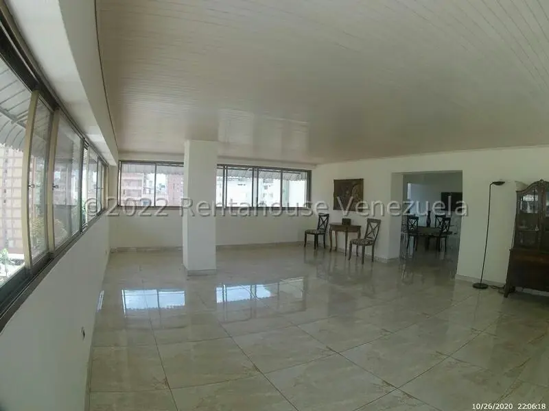 Apartamento (1 Nivel) en Venta en La Florida, Distrito Metropolitano - 2