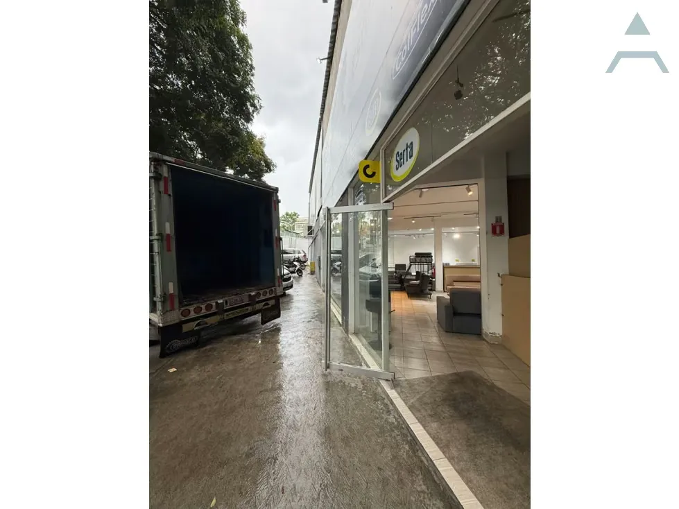 Se vende/alquila Local Comercial 2000m² La Trinidad - 2