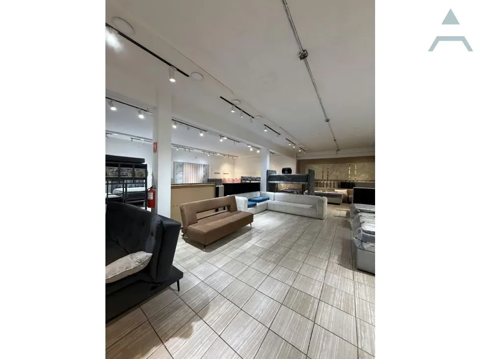 Se vende/alquila Local Comercial 2000m² La Trinidad - 4