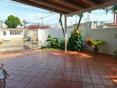 CASA CON LOCAL COMERCIAL - 3