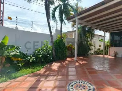 CASA CON LOCAL COMERCIAL - 4