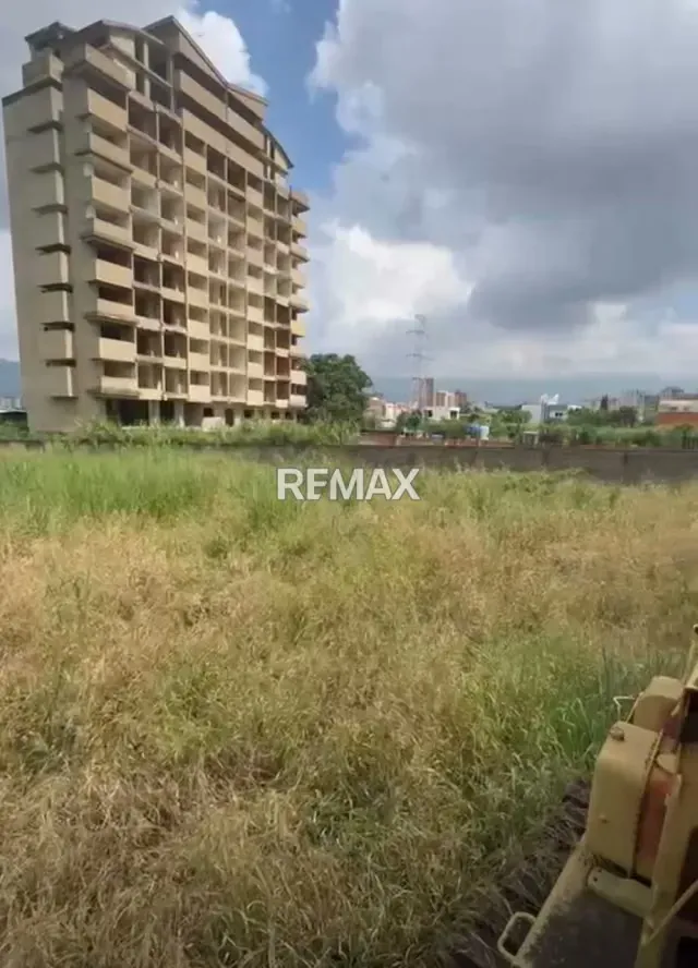 VENTA DE TERRENO CON ZONIFICACION MIXTA EN MAÑONGO - 2