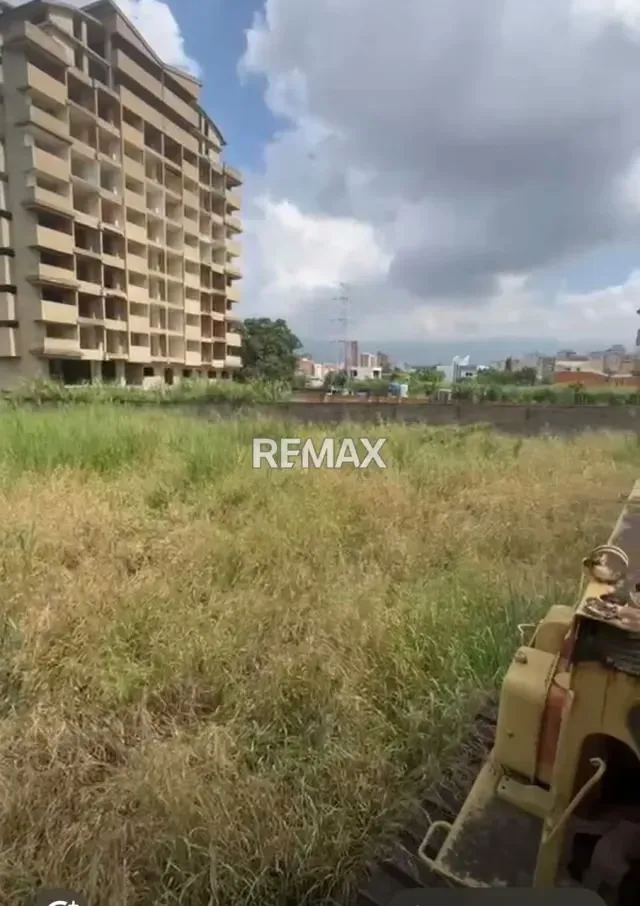 VENTA DE TERRENO CON ZONIFICACION MIXTA EN MAÑONGO - 4