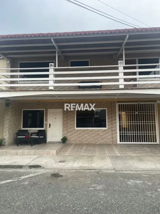 En venta casa Townhause en Urb privada Los tejados