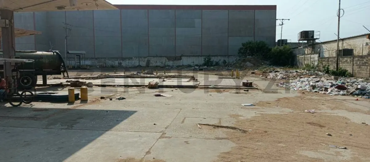 En venta terreno comercial, zona Oeste de Maracaibo, sector Curva de Molina - 3