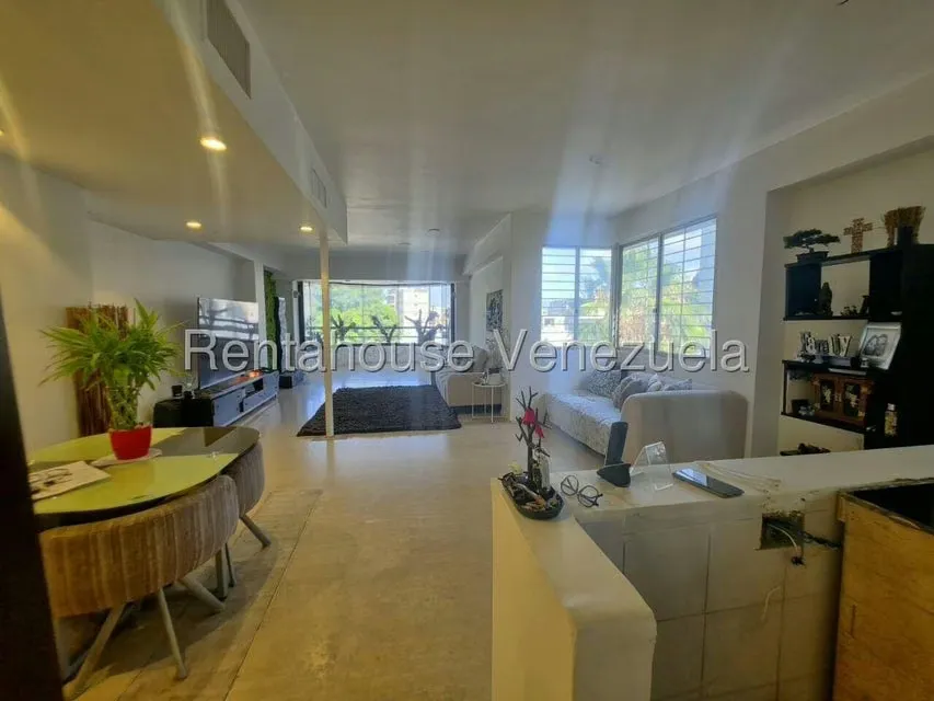 Apartamento (1 Nivel) en Venta en La Florida, Distrito Metropolitano - 2