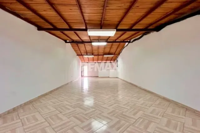 Edficio Comercial. Alquiler. Barrio Obrero - 5