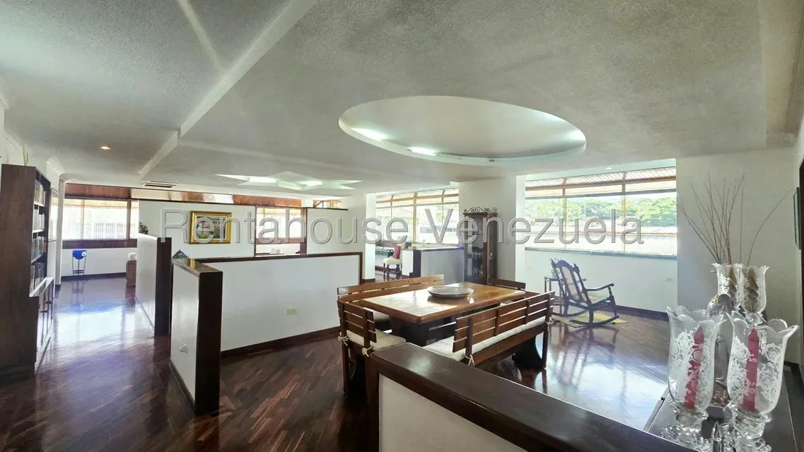 Apartamento (1 Nivel) en Venta en Cumbres de Curumo, Distrito Metropolitano - 2