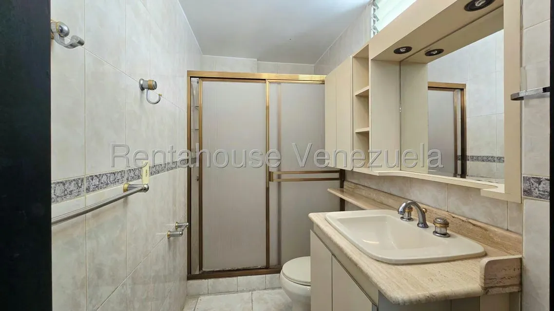 Apartamento (1 Nivel) en Venta en Cumbres de Curumo, Distrito Metropolitano - 24
