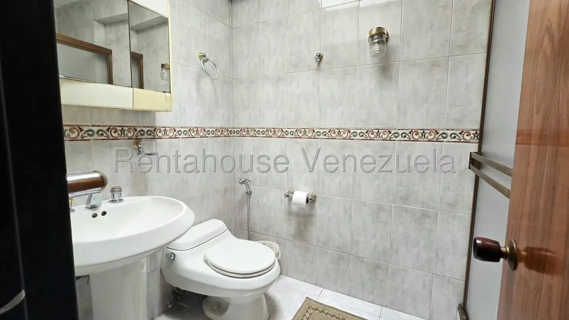 Apartamento (1 Nivel) en Venta en Cumbres de Curumo, Distrito Metropolitano - 26