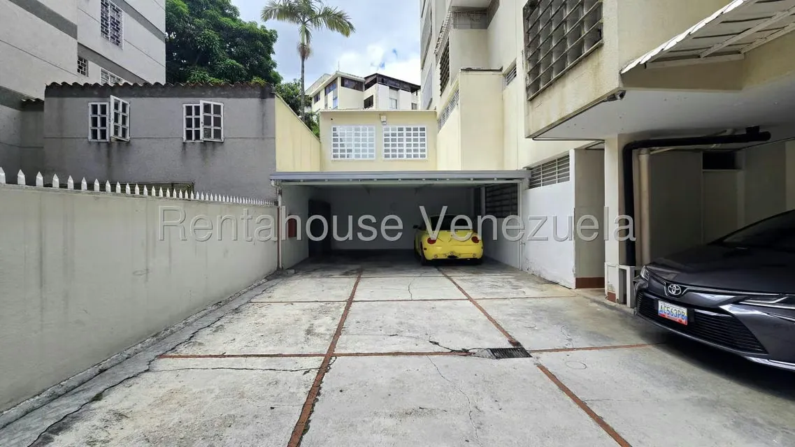 Apartamento (1 Nivel) en Venta en Cumbres de Curumo, Distrito Metropolitano - 27