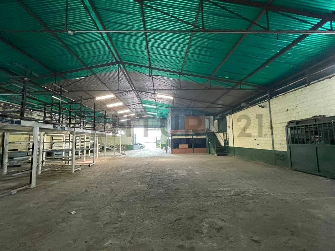 Venta de Galpón Industrial - 2