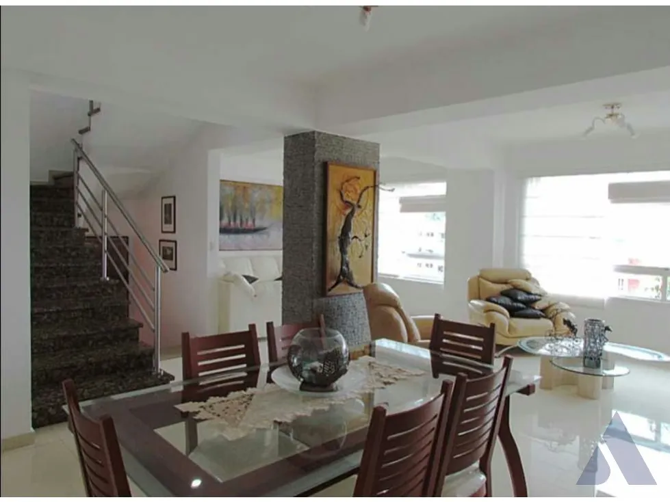 Vendo PH tríplex 247m2 Oripoto 2125
