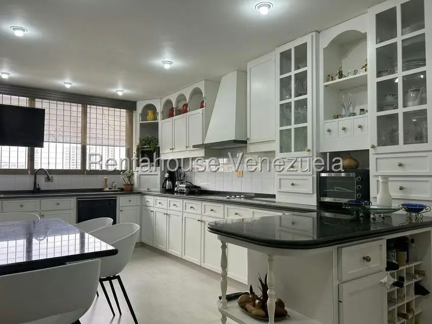 Casa (Multipes Niveles) en Venta en Colinas de Santa Monica, Distrito Metropolitano - 3