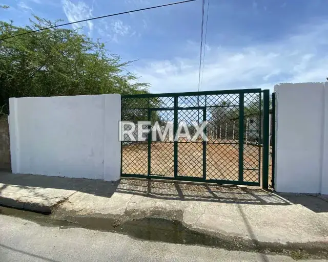¡TERRENO PRIME EN ALQUILER EN LOS ROBLES! 398M² EN CALLE TRANSVERSAL A LA AV. LA AUYAMA, FRENTE A CLÍNICA EL ESTE. ZONIFICACIÓN MIXTA, IDEAL PARA TU NEGOCIO. ¡UBICACIÓN ESTRATÉGICA Y ALTO FLUJO!