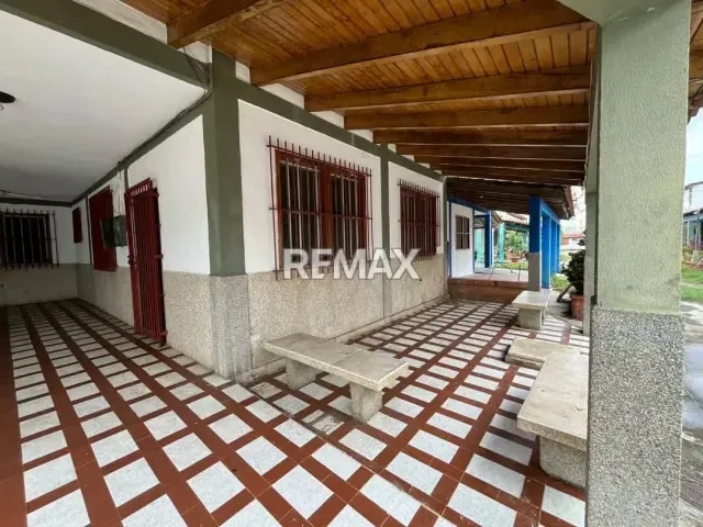 EN VENTA CASA DE OPURTUNIDAD A LA ORILLA DE LA CARRETERA MORÓN CORO EN EL CONJUNTO RESIDENCIAL CORALITO - 3