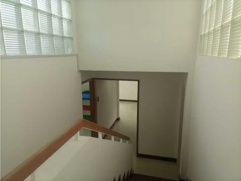 Oficina en Venta Las Mercedes 240 mts2 3PE - 4
