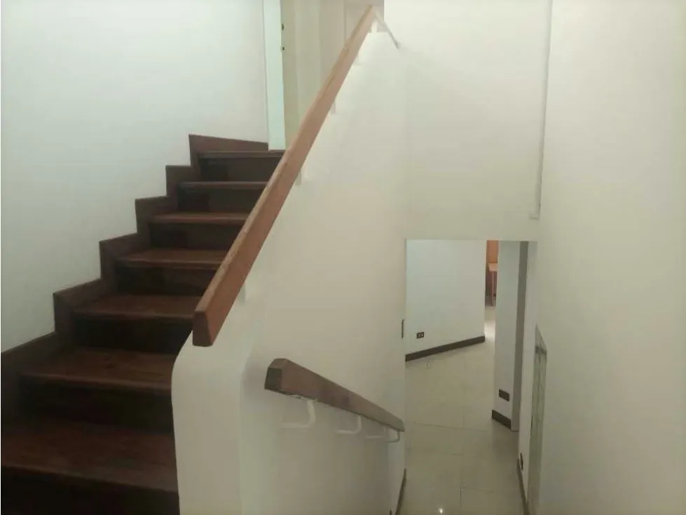 Oficina en Venta Las Mercedes 240 mts2 3PE - 5