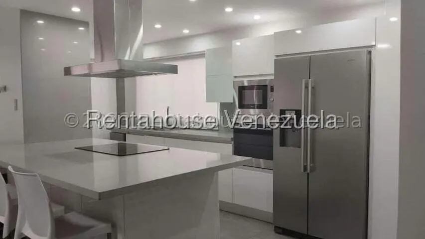 Apartamento (1 Nivel) en Alquiler en Los Palos Grandes, Distrito Metropolitano - 2
