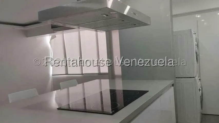 Apartamento (1 Nivel) en Alquiler en Los Palos Grandes, Distrito Metropolitano - 4
